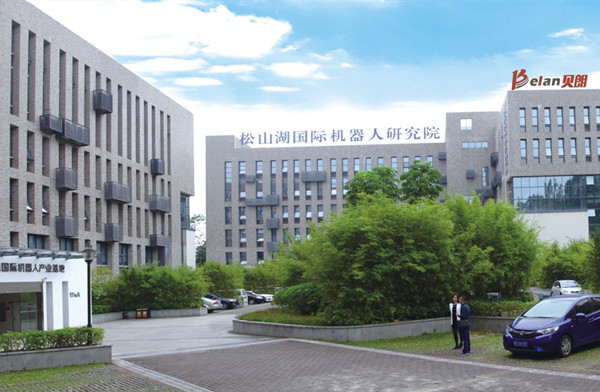 客戶對貝朗自動(dòng)化彎線機(jī)制造商調(diào)機(jī)工程師很滿意