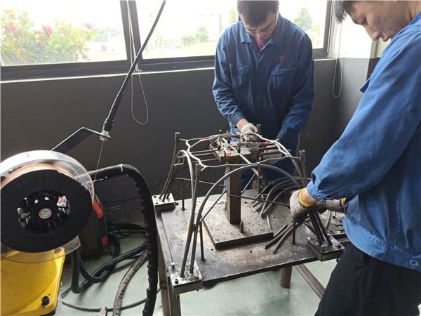 貝朗技術(shù)回訪常州客戶鋼絲彎折機的使用情況