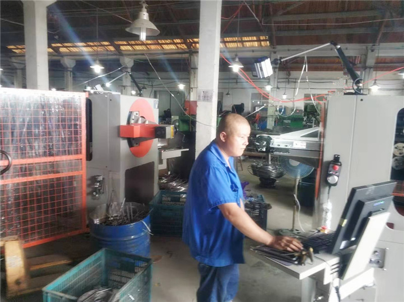 工作就像太陽激 情似火——數(shù)控轉(zhuǎn)頭線材成型機(jī)